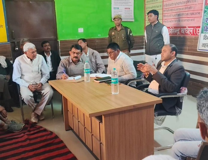 Hathras : अमरपुर घना में विशेष चकबंदी अदालत का आयोजन, ग्रामीणों से सहयोग की अपील