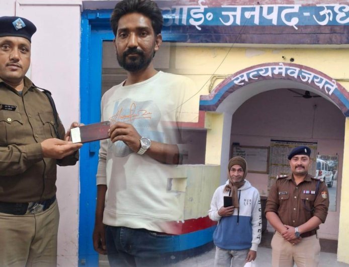 Bajpur : काशीपुर कोतवाली आईटीआई पुलिस ने गुम हुए पांच मोबाइल फोन मालिकों को लौटाए, कुल कीमत 88 हजार रुपये