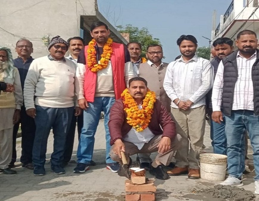 Bajpur: चेयर मैन गित्ते ने केशवनगर में किया दो टाइल्स  मार्ग का शिलान्यास, कहा- विकास से वंचित नही रहेगा बाजपुर का कोई भी कोना। 