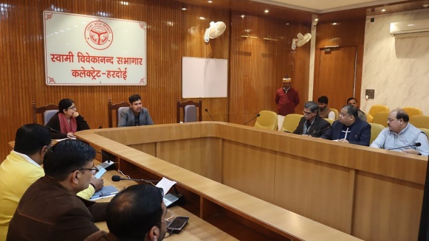 Hardoi: जिलाधिकारी अनुनय झा बोले- गौशालाओं से आत्मनिर्भरता और जैविक खेती की दिशा में बढ़ें कदम। 