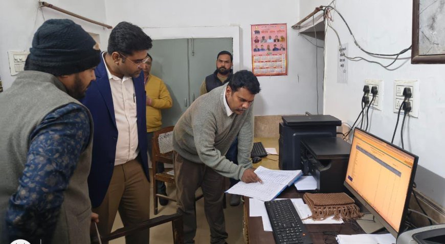 Sitapur : सीतापुर डीएम ने ऐलिया ब्लॉक का किया औचक निरीक्षण, कमियों पर दिखाई नाराजगी