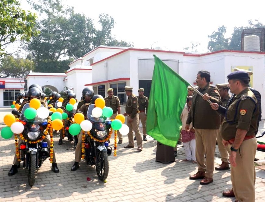 Sitapur : सीतापुर में डायल-112 को मिली 10 नई मोटरसाइकिलें, एसपी ने दिखाई हरी झंडी