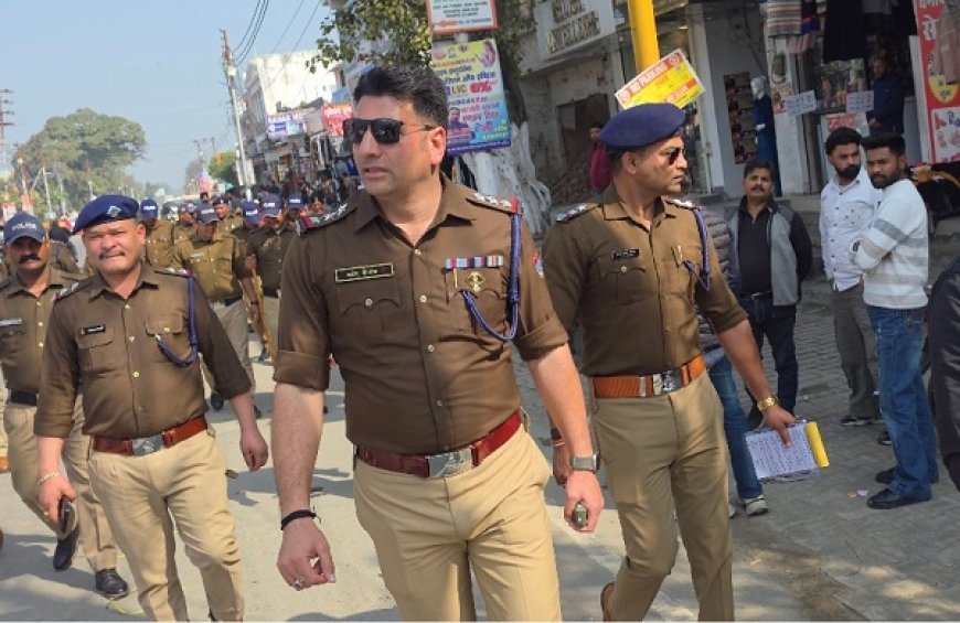 Bajpur: कोतवाल ने फुटपाथ से अतिक्रमण हटवाया व्यापारियों में मचा हड़कंप। 