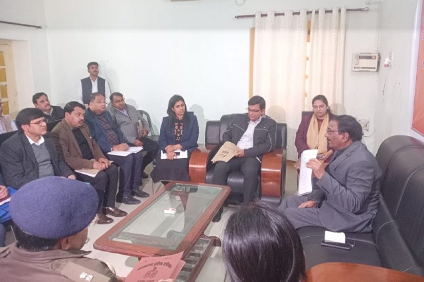 Hardoi: सूचना का अधिकार अधिनियम के तहत प्राप्त समस्त अपीलों एवं शिकायतों का ससमय गुणवत्ता पूर्ण निस्तारण सुनिश्चित करें- पद्म नारायण द्विवेदी