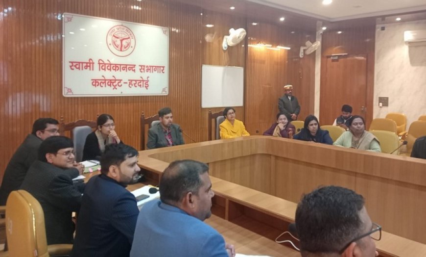 Hardoi: गोद लिए गए स्कूलों को मॉडल बनाने के निर्देश: जिलाधिकारी अनुनय झा की समीक्षा बैठक।