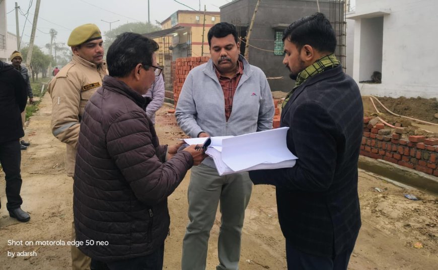 Sitapur : सीतापुर के डीएम ने महोली तहसील में निर्माणाधीन उप निबंधक कार्यालय का निरीक्षण किया