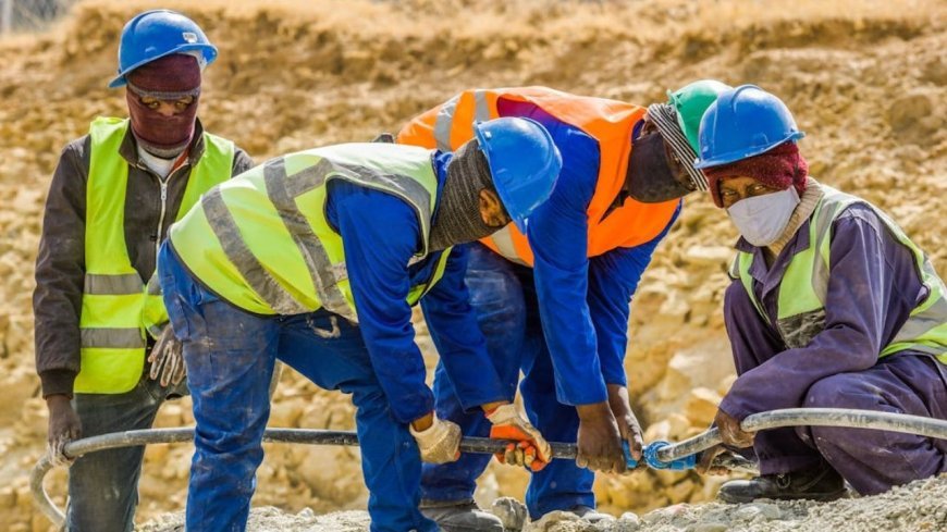 Lucknow : उत्तर प्रदेश में निर्माण श्रमिकों के लिए चल रही हैं कई कल्याणकारी योजनाएं