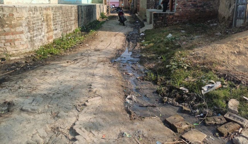 Sitapur : सीतापुर के खैराबाद में जल जीवन मिशन के कार्य दो साल बाद भी अधूरे, ग्रामीणों को नहीं मिल रहा शुद्ध पानी