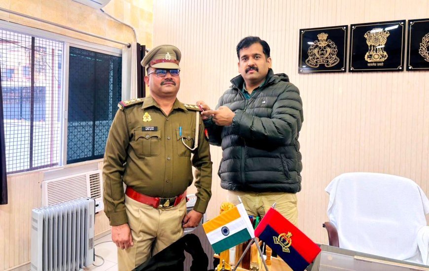Sitapur : उप निरीक्षक सुनित कुमार को निरीक्षक पद पर पदोन्नत किया, पुलिस अधीक्षक ने लगाया स्टार