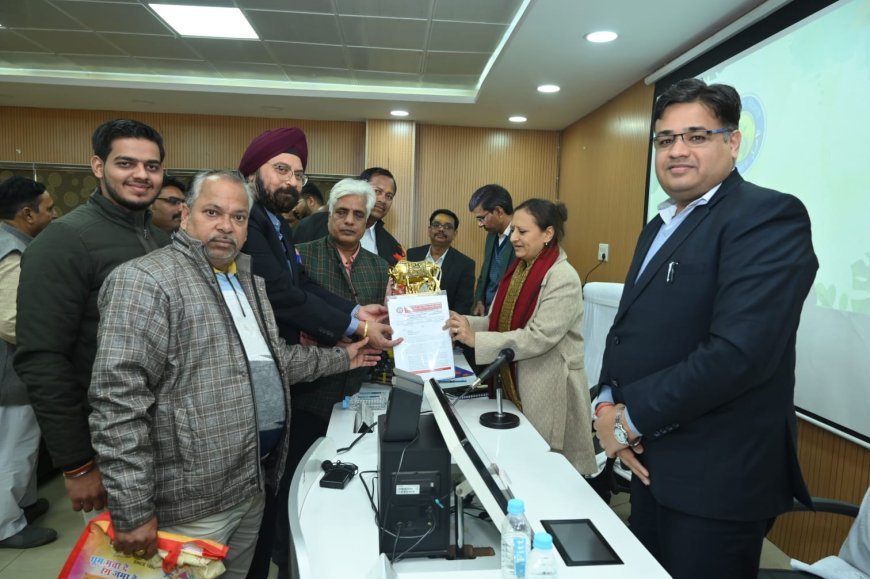 Hathras : फेम प्रतिनिधिमंडल ने जीएसटी समस्याओं पर प्रमुख सचिव से की मुलाकात, 15 सूत्रीय मांग पत्र सौंपा