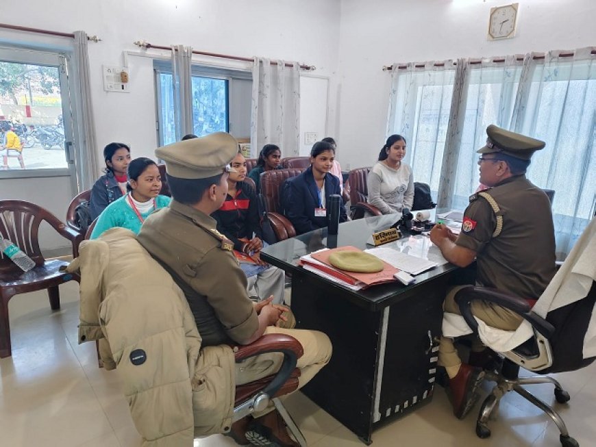Hardoi: थाना कोतवाली देहात में SPEL प्रोग्राम फेज-3 के तहत छात्रों को मिला व्यावहारिक पुलिस प्रशिक्षण। 