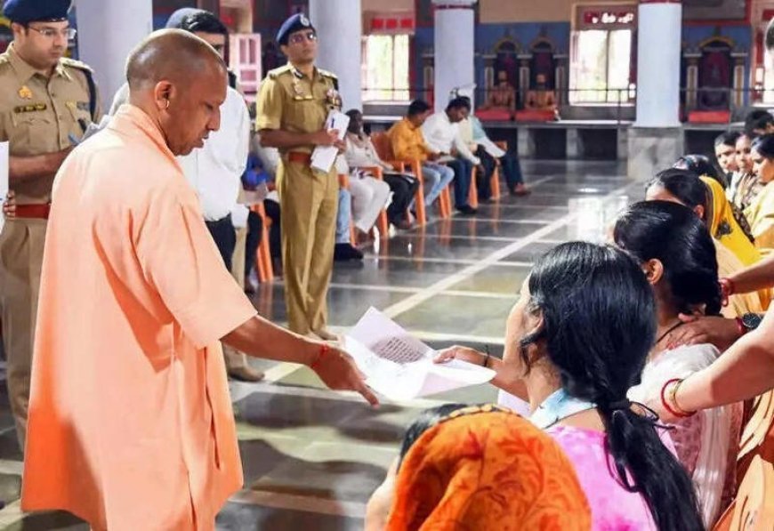 Lucknow : जनता दर्शन में दो अनाथ भाइयों ने लगाई मदद की पुकार, घर पहुंचने से पहले मिली मदद  