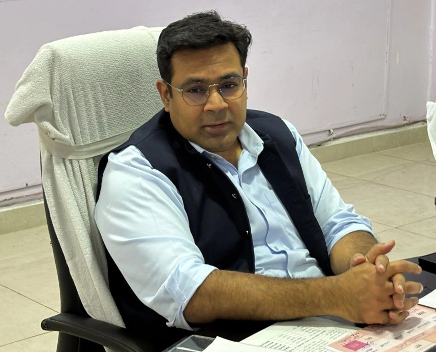 Lucknow : चकबन्दी प्रक्रिया में अनियमितता पर बड़ी कार्रवाई, संतकबीरनगर के सहायक चकबन्दी अधिकारी निलंबित