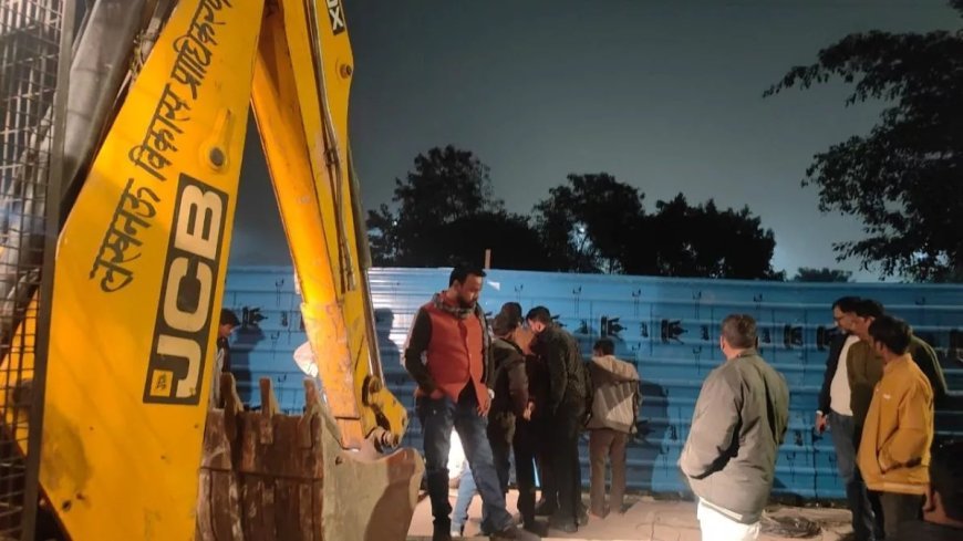 Lucknow : शहर में अवैध कार वर्कशॉप पर एलडीए का बड़ा एक्शन, गोमती नगर विस्तार में 06 सेन्टरों पर चला बुलडोजर 