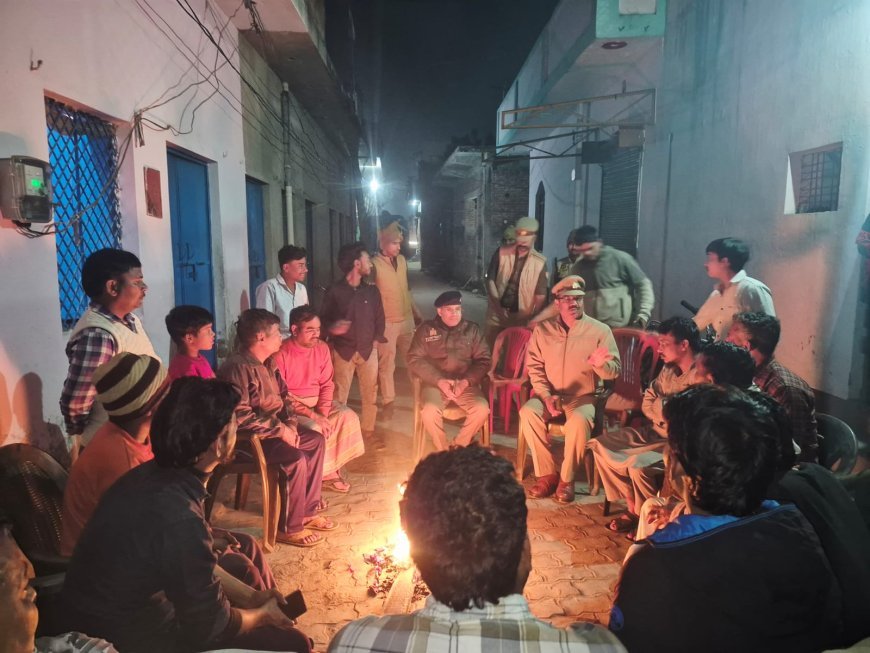Hardoi : अपर पुलिस अधीक्षक पूर्वी ने मो अब्दुलपुरवा में ग्राम सुरक्षा समिति के साथ रात्रि चौपाल की