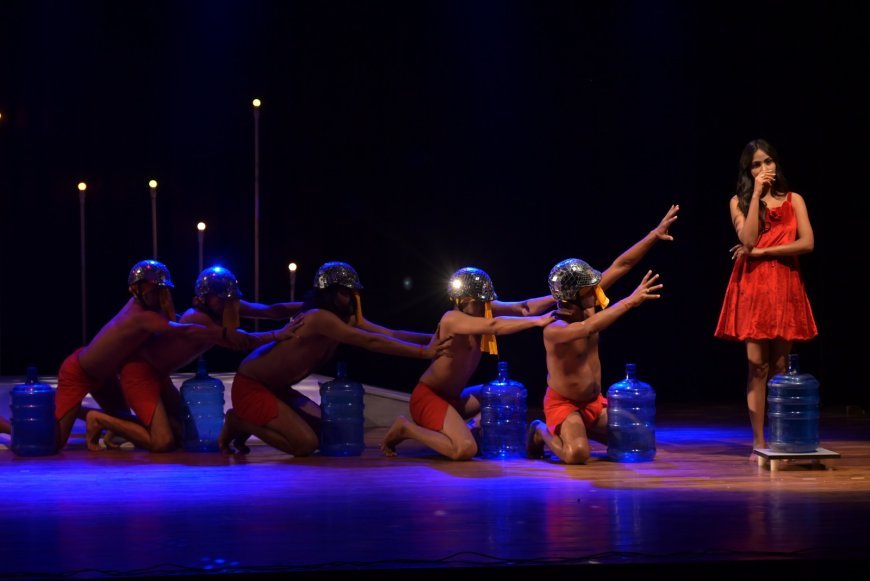 Prayagraj : प्रयागराज में नाटक ‘कथा’ ने प्रेम और पानी बचाने का मार्मिक संदेश दिया