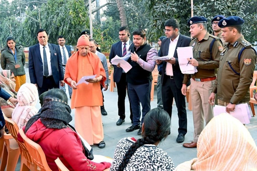 Gorakhpur: जनता दर्शन में मुख्यमंत्री योगी आदित्यनाथ ने सुनीं 150 लोगों की समस्याएं, समयबद्ध व निष्पक्ष निस्तारण के दिए निर्देश। 