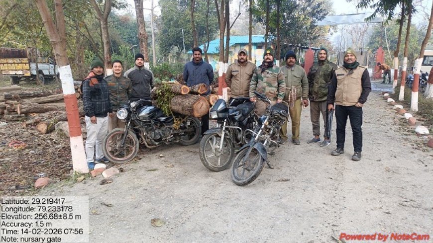 बाजपुर: बरहैनी में वन तस्करों से भीषण मुठभेड़: भारी मात्रा में खैर की लकड़ी और वाहन बरामद, मुख्य आरोपी फरार।