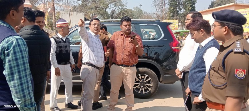 Sitapur : सीतापुर डीएम ने नैमिषारण्य में 84 कोसी परिक्रमा मार्ग के प्रथम पड़ाव का किया निरीक्षण