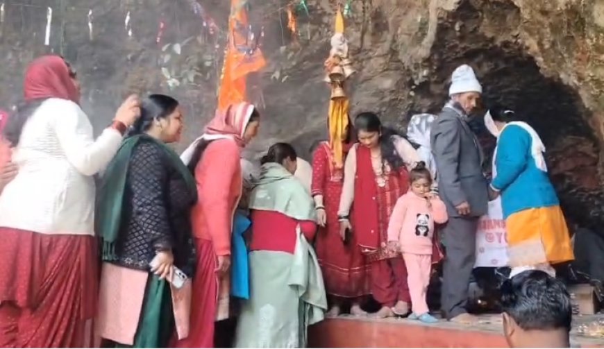 Mussoorie : मसूरी में महाशिवरात्रि पर उमड़ा श्रद्धालुओं का सैलाब, मौसी फॉल मंदिर में हजारों ने किया जलाभिषेक