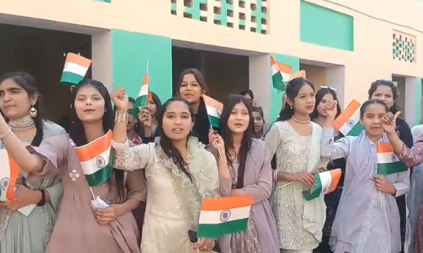 Sambhal : इंडिया–पाकिस्तान मैच को लेकर बच्चों में जबरदस्त जोश, स्कूल परिसर गूंजा ‘हिंदुस्तान जिंदाबाद’ के नारों से