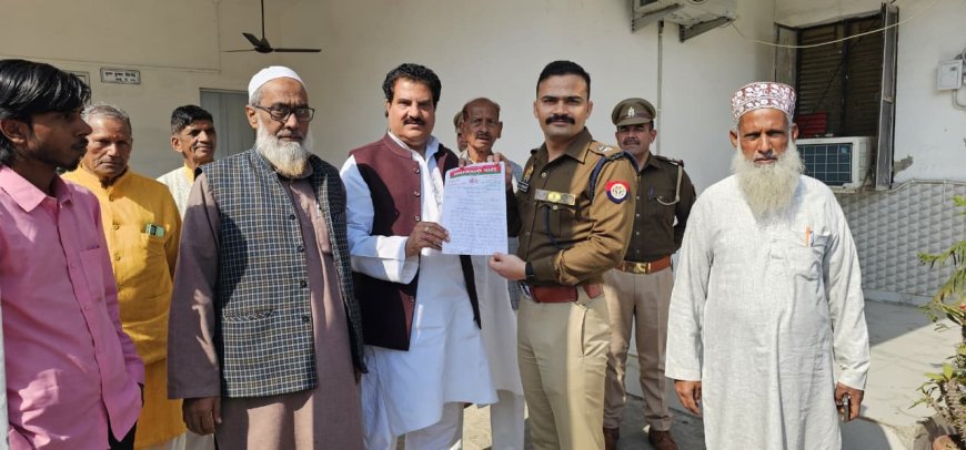 Sambhal: रमज़ान से पहले सपा का ज्ञापन, मस्जिदों पर लाउडस्पीकर व व्यवस्थाओं की मांग, डीएम एसपी को सौंपा ज्ञापन।