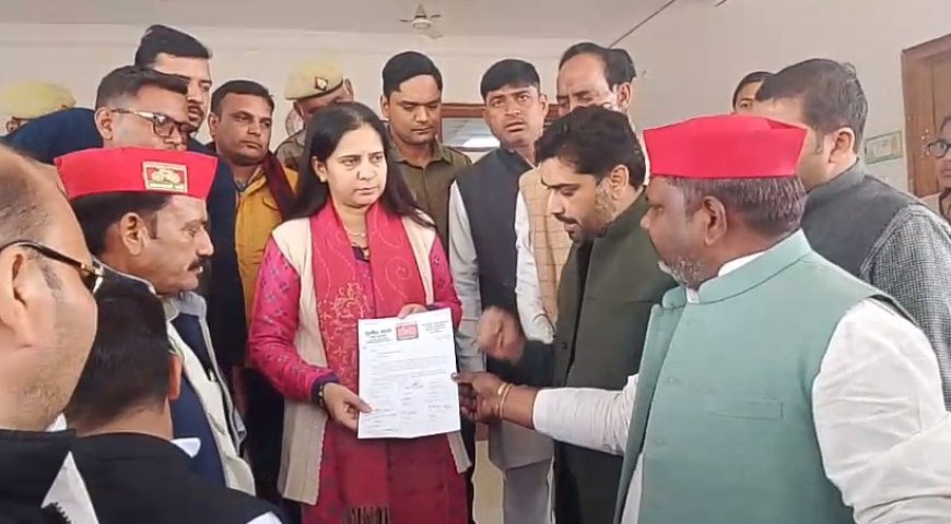 सम्भल में ‘यादव जी की लव स्टोरी’ फिल्म के खिलाफ सपा सर्वसमाज का प्रदर्शन, रिलीज पर रोक की मांग।