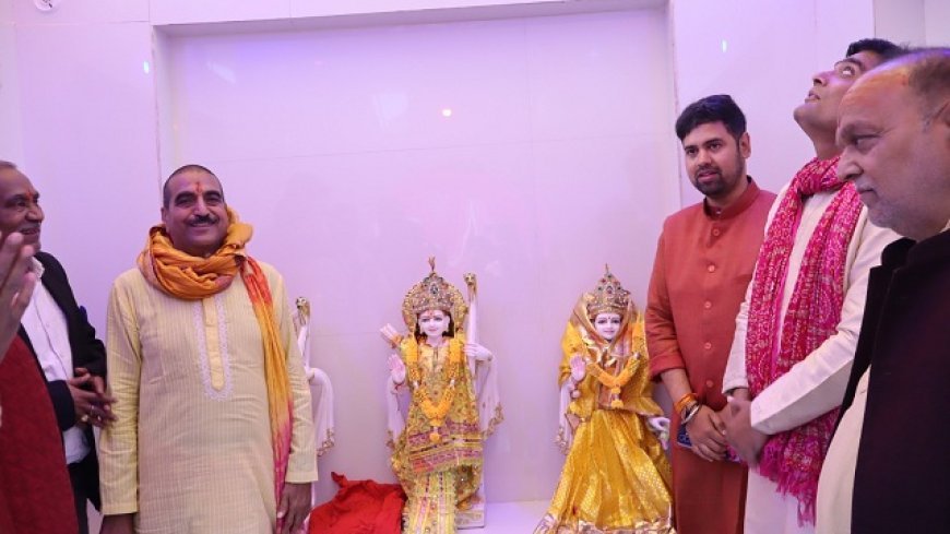 Hardoi: कलेक्ट्रेट परिसर में नव निर्मित मंदिर में भव्य प्राण प्रतिष्ठा, जिलाधिकारी ने किया पूजन। 