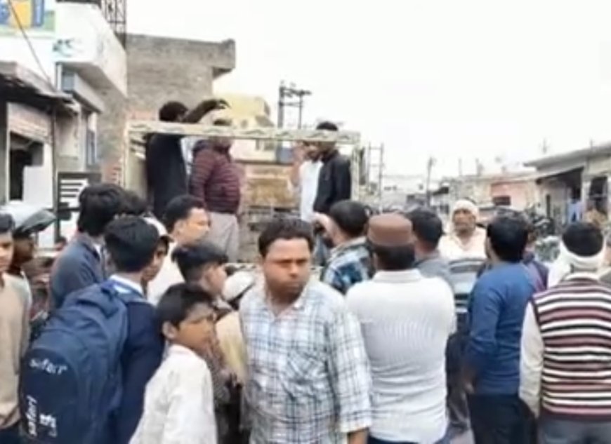 Hapur : बोर्ड परीक्षा से लौट रहे छात्रों की स्कूटी से छोटा हाथी की टक्कर, एक की मौत, दो घायल