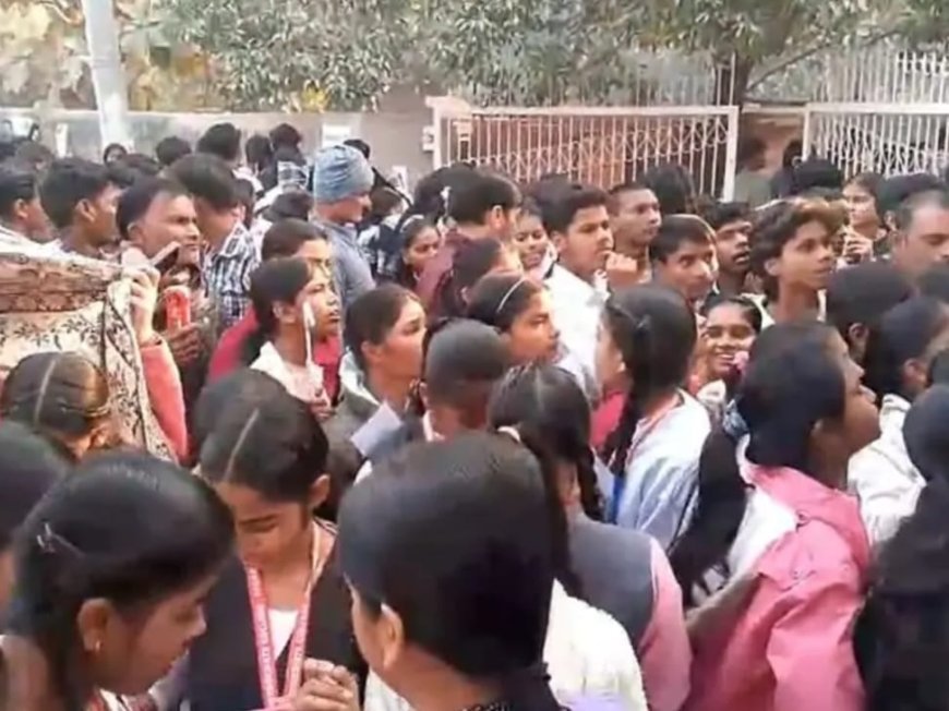 Kushinagar : बोर्ड परीक्षा शुरू, 1.09 लाख से अधिक परीक्षार्थी शामिल, 194 केंद्रों पर कड़ी सुरक्षा