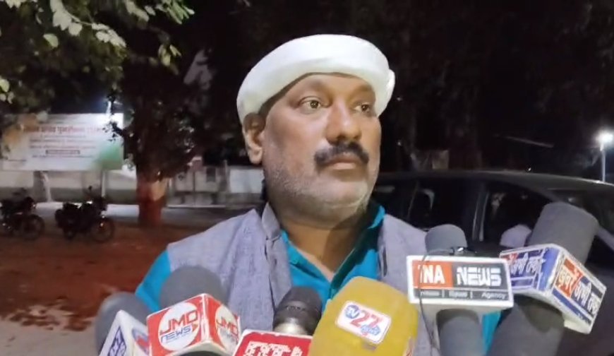 Ballia : अतिक्रमण पर चला जिला प्रशासन का बुलडोजर, धरने पर बैठे दस्तावेज लेखक व स्टाम्प विक्रेता