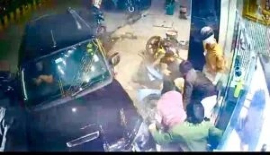 इंदौर में नशे में धुत ड्राइवर ने स्कॉर्पियो से 7 वाहनों को टक्कर मारी, 4 लोग घायल।