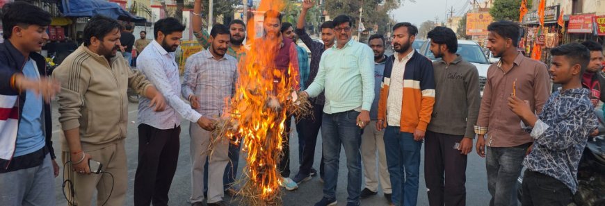 Bajpur : बाजपुर में भाजयुमो ने राहुल गांधी का पुतला जलाया, यूथ कांग्रेस के विरोध पर नाराजगी