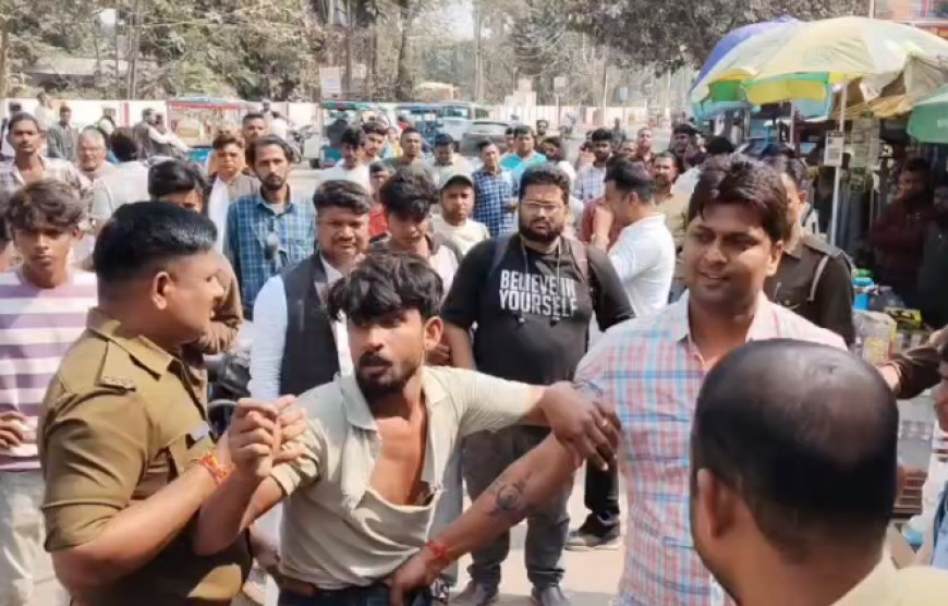 Ballia : पुलिस लाईन के निकट कुंवर सिंह चौराहे पर युवक के साथ जमकर जमकर हुई मारपीट।