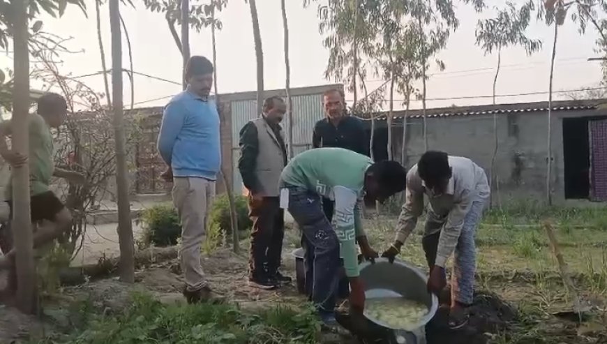 Sambhal : होली से पहले मिलावट पर सख्ती: 250 किलो रसगुल्ला नष्ट, मिठाई इकाई सील