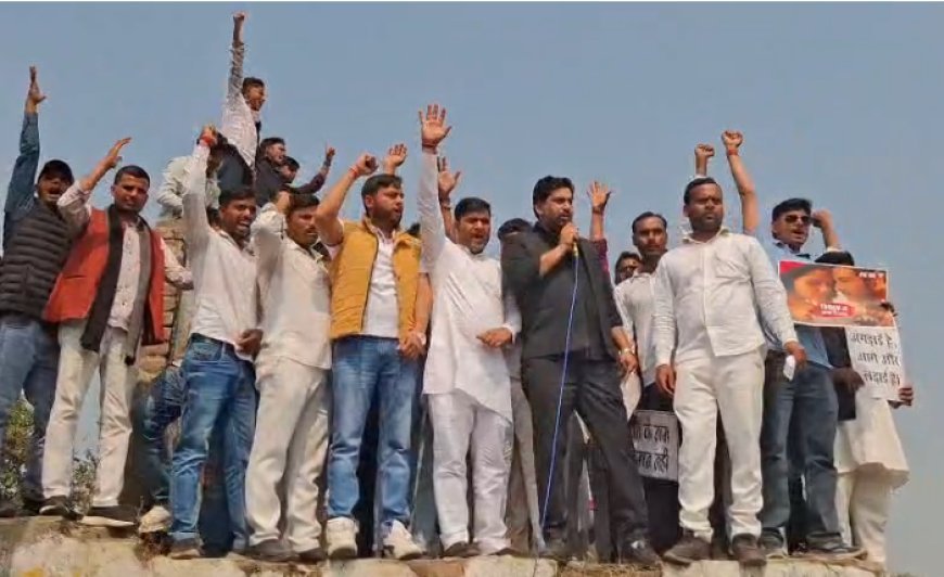 Sambhal : सम्भल में ‘यादव की लव स्टोरी’ फिल्म के खिलाफ उबाल, यादव समाज का धरना, प्रशासन को सौंपा ज्ञापन