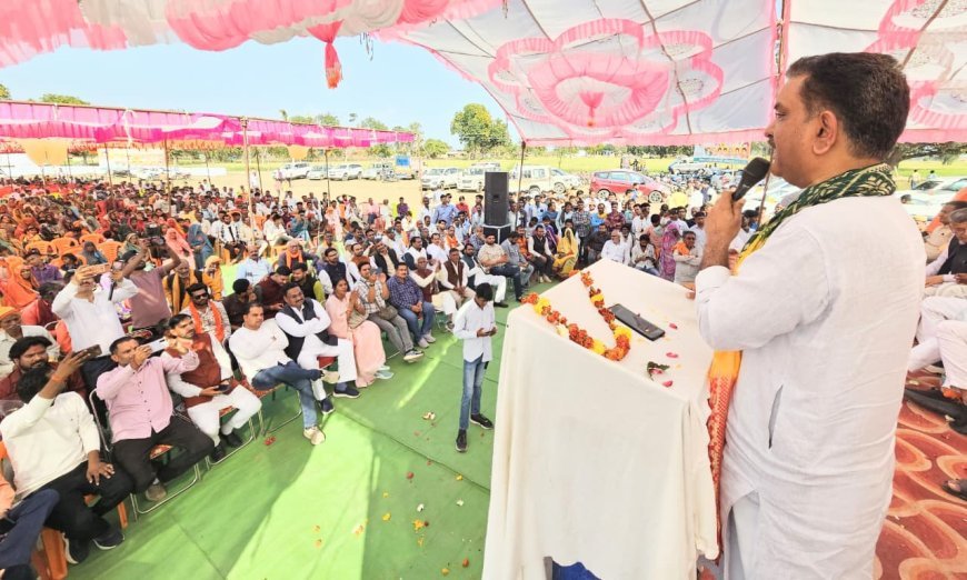 Lucknow : सर्वोदय और नवोदय विद्यालय में पढ़ेगा घुमंतु समाज का हर बच्चा, ललितपुर में घुमंतु समाज आभार सम्मेलन में राज्यमंत्री असीम अरुण ने किया संवाद 