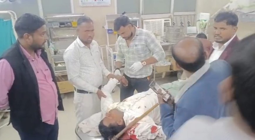 Bahraich : बहराइच में शादी समारोह में युवक पर कुल्हाड़ी से हमला, सिर में धंसी कुल्हाड़ी, लखनऊ रेफर