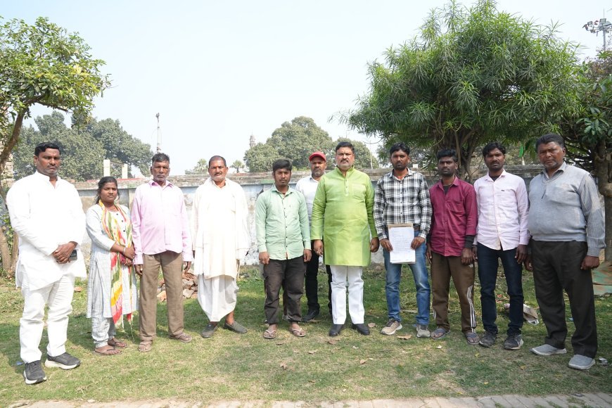 Ayodhya : मांझा बरहटा में बिना नोटिस मकान गिराए जाने पर पूर्व मंत्री तेज नारायण पांडे पवन भड़के, छह गुना मुआवजे की मांग