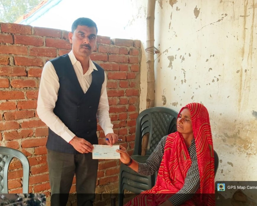 Bahraich : मृतक पूर्व क्षेत्र पंचायत सदस्य जगदेव यादव के परिवार को 50 हजार रुपये की आर्थिक सहायता