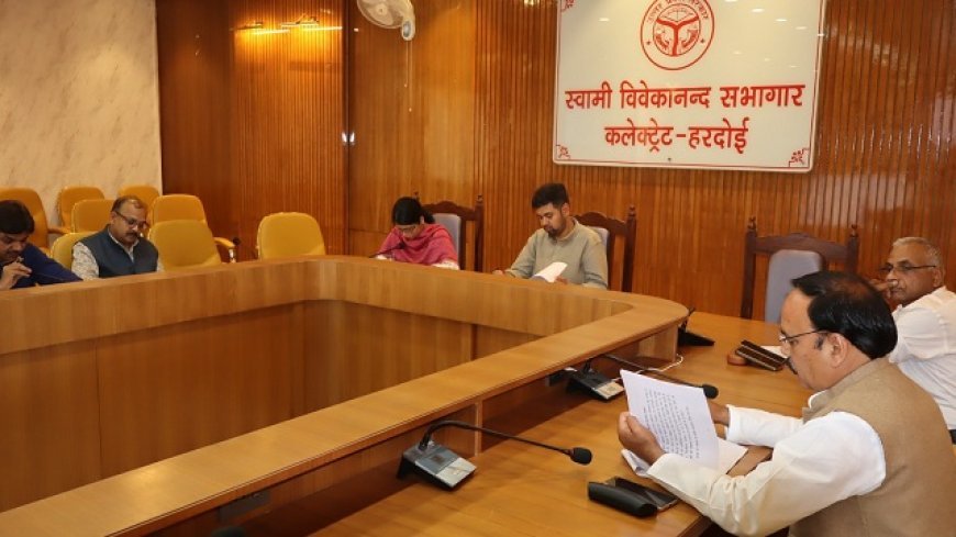 Hardoi: जिलाधिकारी ने ली स्वच्छ भारत मिशन ग्रामीण फेज-2 की प्रगति की विस्तृत समीक्षा। 