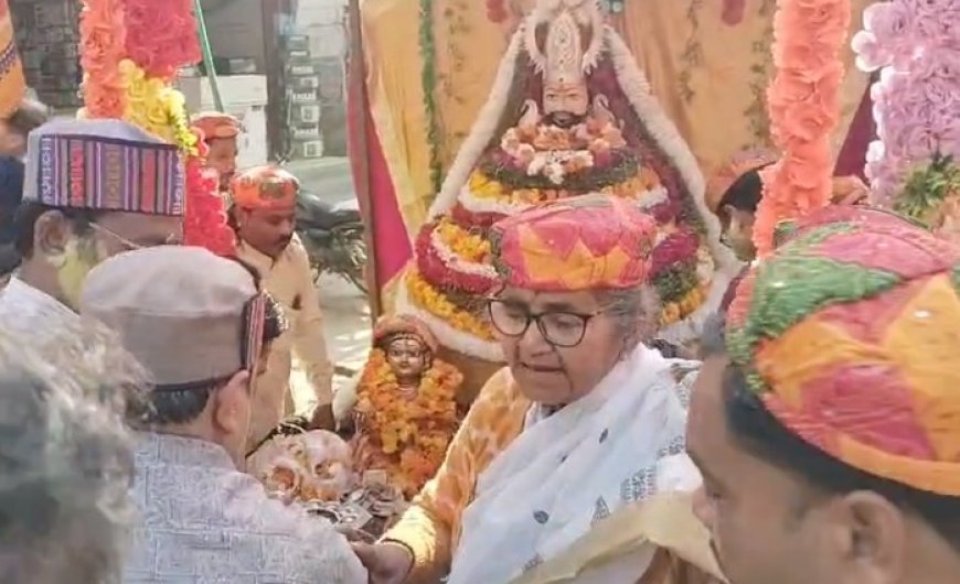 Sambhal: सम्भल में होली पर निकली भव्य खाटू श्याम शोभायात्रा, रंगभरी एकादशी पर थिरकीं राज्य मंत्री गुलाब देवी, शांति और सद्भाव का दिया संदेश।