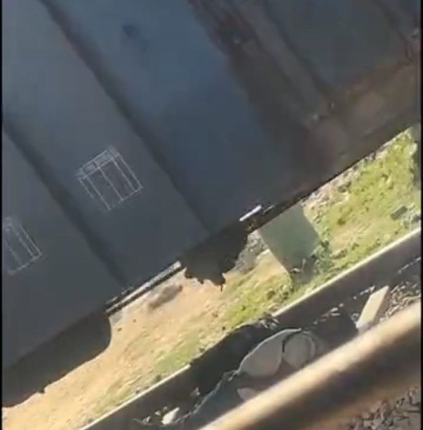 Hathras : सिकंदराराऊ स्टेशन पर बड़ा हादसा टला, मालगाड़ी के नीचे फंसा युवक सुरक्षित निकला