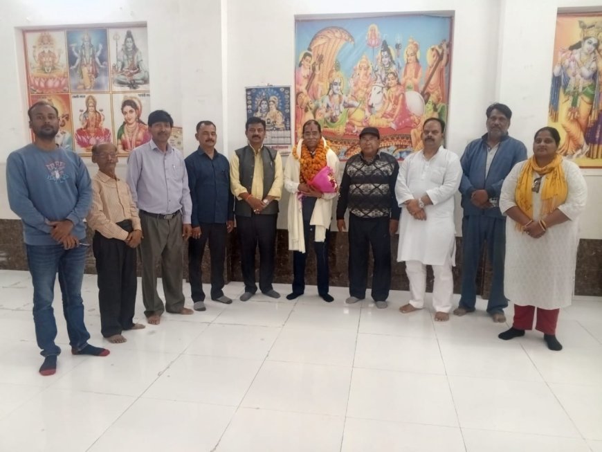 Sitapur : जिला पर्यावरण समिति में संजीव सक्सेना को मिली सदस्यता, कायस्थ समाज में खुशी का माहौल