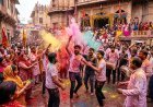 Holi Special: भारत में होली का रंगीन उत्सव, ब्रज क्षेत्र में छाया विशेष आकर्षण।