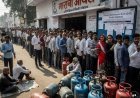 पेट्रोलियम मंत्रालय का दावा: LPG की कोई कमी नहीं, पैनिक बुकिंग से उत्पन्न हुई परेशानी तो फिर लाइन में क्यों खड़े हैं लोग?