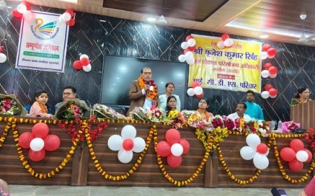 Hardoi: ब्लॉक सभागार में भावभीनी विदाई, बी.के. सिंह हुए सेवानिवृत्त। 