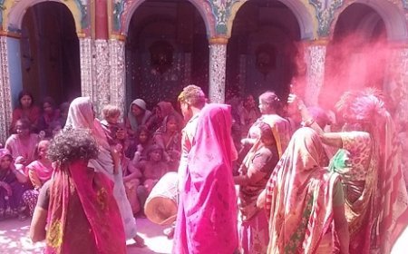 Pilibhit: माधोटांडा की अनोखी होली: एक दिन महिलाओं का एकछत्र राज, पुरुष नतमस्तक। 