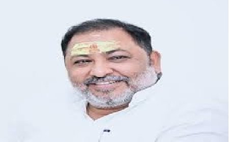 Lucknow: अलीगढ़ बस हादसा: परिवहन आयुक्त ने जारी किया निलंबन आदेश, मंत्री के निर्देश पर एक्शन।