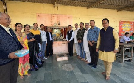 हाथरस: वृद्धाश्रम में होली मिलन एवं निःशुल्क स्वास्थ्य शिविर का आयोजन। 